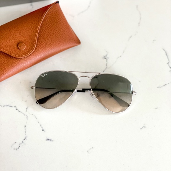 Authentic  Ray-Ban Aviator Large Metal Sunglasses - Picture 3 of 6